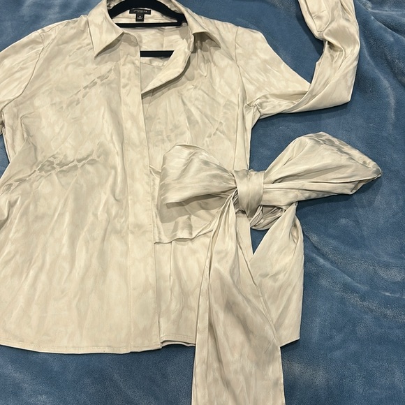 Ann Taylor wrap around blouse ( box E) - Picture 5 of 6